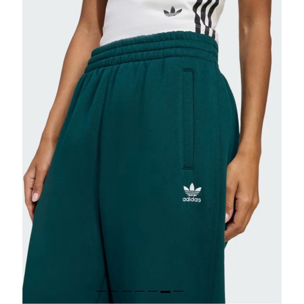 🏃‍♀️🏃‍♀️ NWT Adidas Essentials Fleece Loose Joggers in Aurora Ivy – Size Medium - Picture 4 of 11